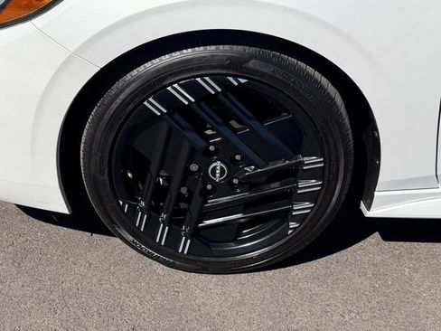 Certified 2022 Nissan Sentra SR w/ Midnight Edition FWD image 27