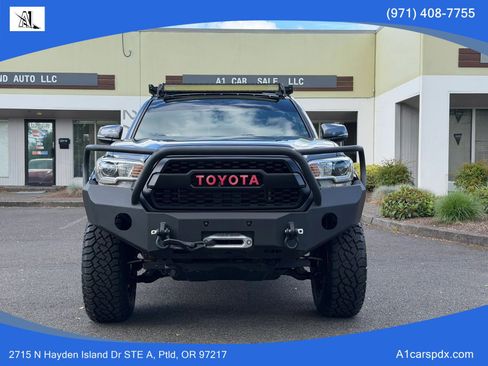 Used 2021 Toyota Tacoma TRD Off-Road AWD/4WD image 3