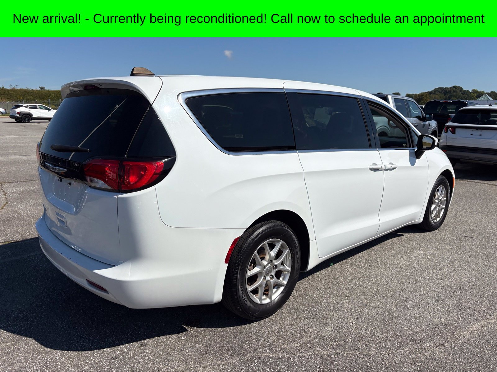 Used 2023 Chrysler Voyager LX FWD image 5