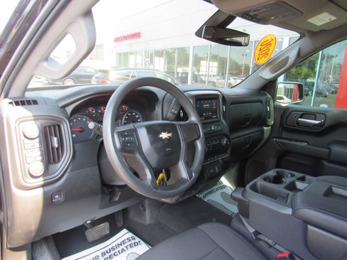 Used 2020 Chevrolet Silverado 1500 Custom w/ Custom Value Package AWD/4WD image 13