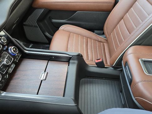 Used 2024 GMC Yukon Denali Ultimate image 34