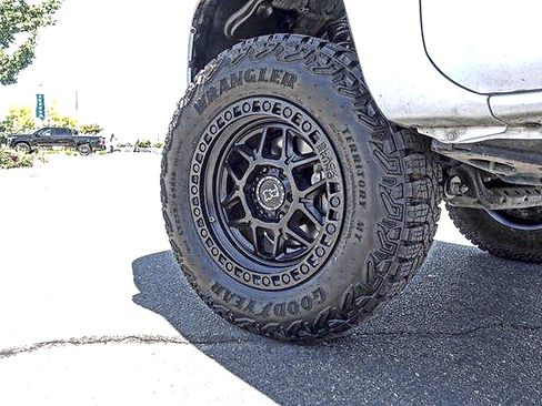 Used 2023 Toyota Tacoma SR AWD/4WD image 12