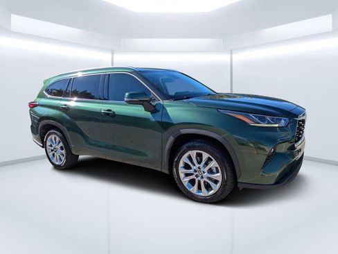 Used 2023 Toyota Highlander Limited FWD image 1