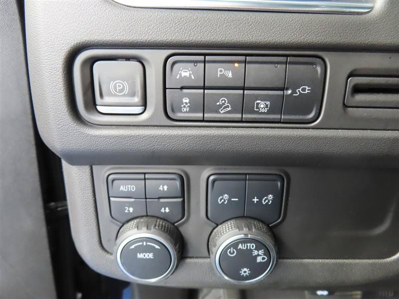 Used 2022 Chevrolet Tahoe Z71 w/ Luxury Package AWD/4WD image 20