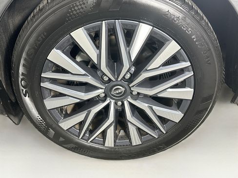 Used 2025 Nissan Altima 2.5 SV FWD image 11