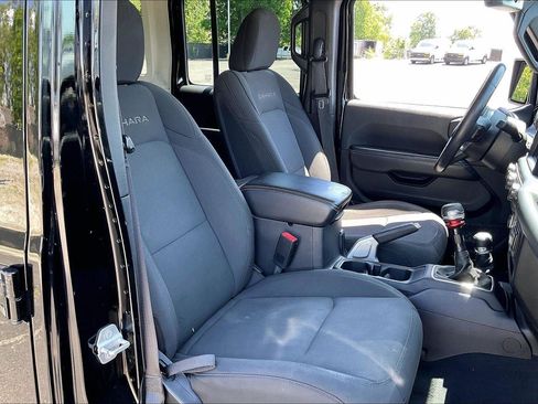 Used 2018 Jeep Wrangler Unlimited Sahara w/ Uconnect 4C Nav & Sound Group AWD/4WD image 7