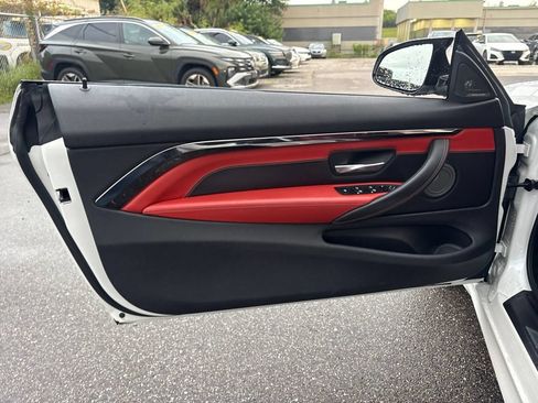 Used 2018 BMW M4 Convertible RWD image 10