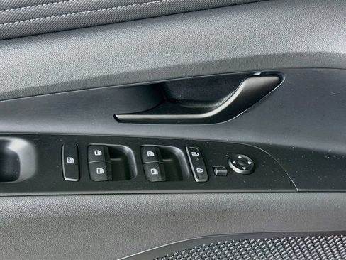 Used 2025 Hyundai Elantra Sport FWD image 13