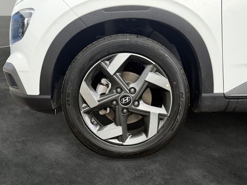 Used 2025 Hyundai Venue SEL FWD image 4
