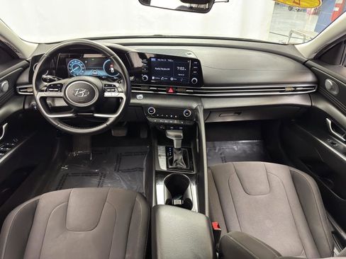 Used 2022 Hyundai Elantra SEL w/ Convenience Package FWD image 29