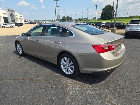 Used 2024 Chevrolet Malibu LT image 3