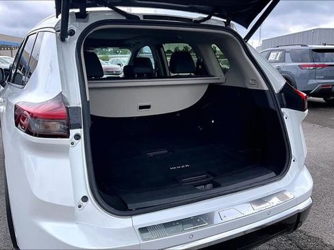Certified 2024 Nissan Rogue Platinum w/ Platinum Premium Package FWD image 33