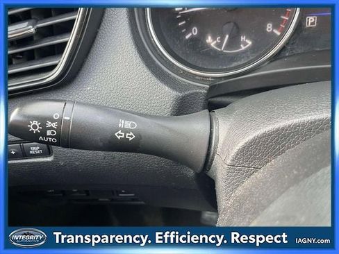 Used 2019 Nissan Rogue S image 22