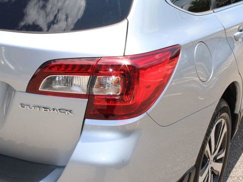 Used 2018 Subaru Outback 2.5i Limited image 18