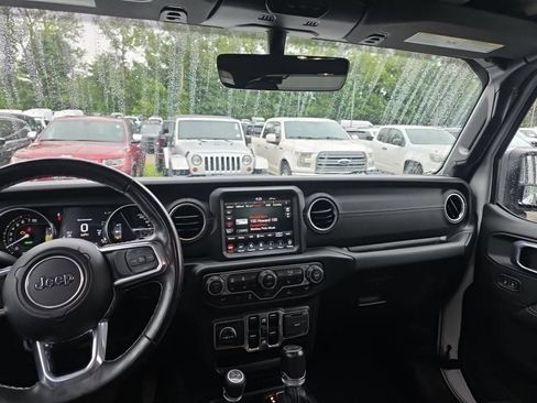 Used 2022 Jeep Wrangler Unlimited Sahara w/ Cold Weather Group AWD/4WD image 11