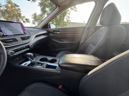 Used 2025 Nissan Altima 2.5 SV FWD image 36