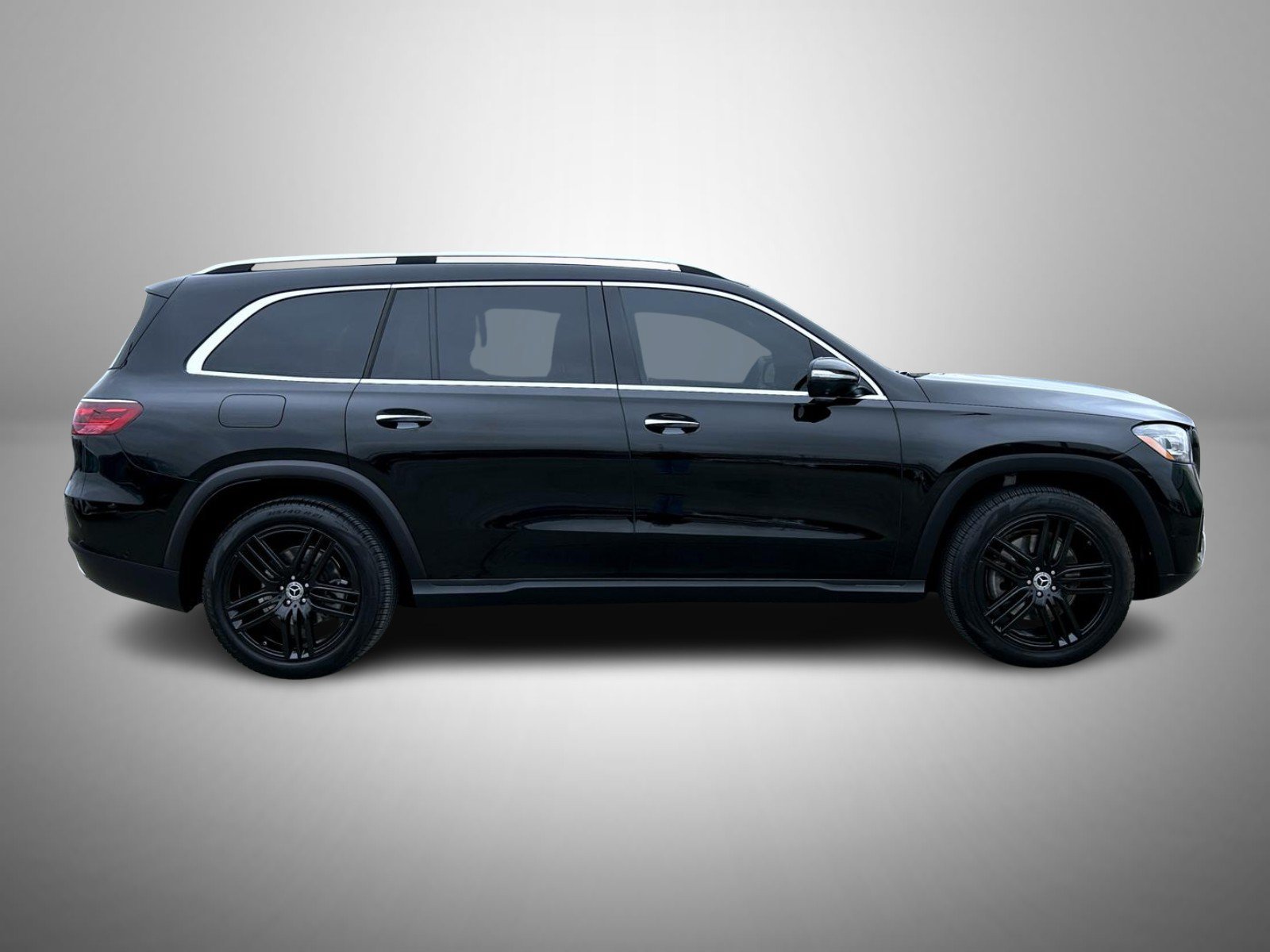 Used 2024 Mercedes-Benz GLS 450 4MATIC image 4