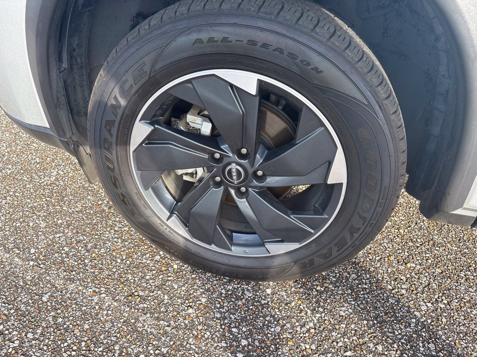 Used 2024 Nissan Rogue SV AWD/4WD image 6
