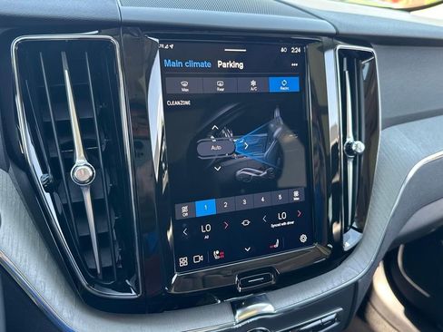 Certified 2025 Volvo XC60 B5 Plus AWD/4WD image 17