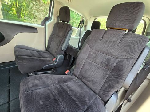 Used 2014 Dodge Grand Caravan American Value Package FWD image 29