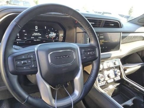 Used 2023 GMC Yukon XL Denali image 5