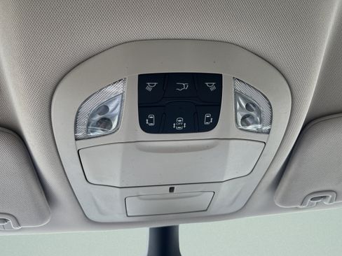 Used 2024 Chrysler Pacifica Touring-L FWD image 17