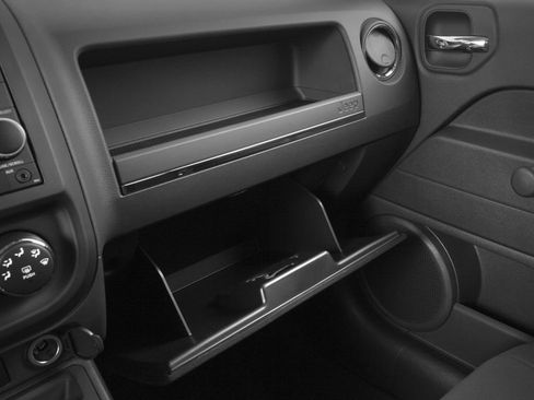 Used 2017 Jeep Patriot Sport w/ Power Value Group FWD image 13
