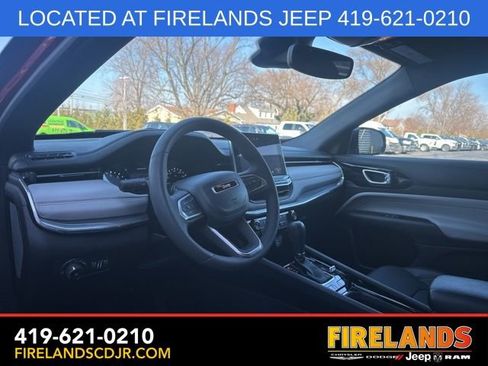 Used 2023 Jeep Compass Limited image 17