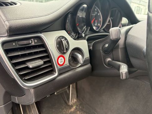 Used 2015 Porsche Panamera 4 image 34