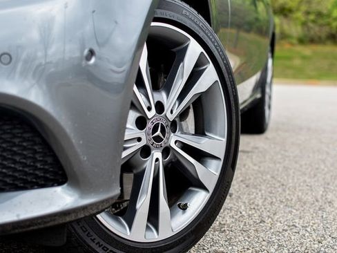 Used 2017 Mercedes-Benz C 300 4MATIC Sedan image 4