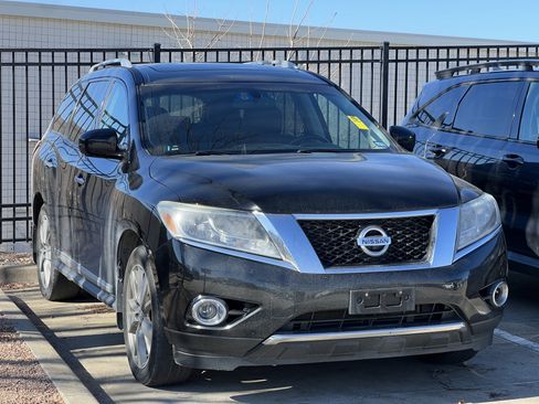 Used 2016 Nissan Pathfinder Platinum w/ Family Entertainment Package image 4