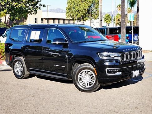 Used 2023 Jeep Wagoneer 2WD image 3