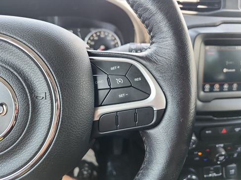 Used 2018 Jeep Renegade Latitude w/ Cold Weather Group AWD/4WD image 23