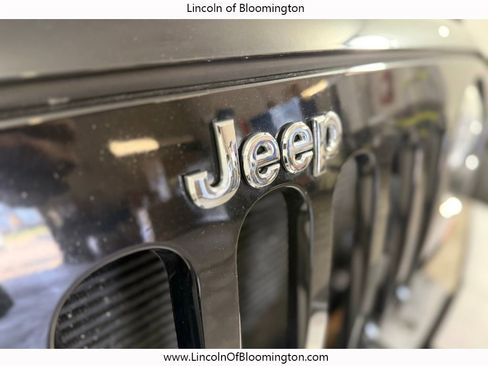 Used 2012 Jeep Wrangler Unlimited Sahara w/ Connectivity Group image 12