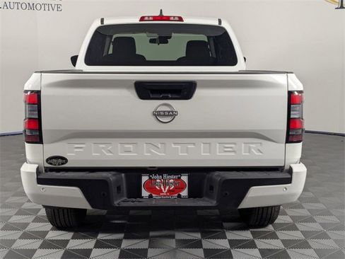 Used 2025 Nissan Frontier SV image 6