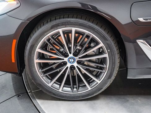 Certified 2023 BMW 530e RWD image 12
