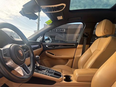 Used 2018 Porsche Macan AWD/4WD image 8