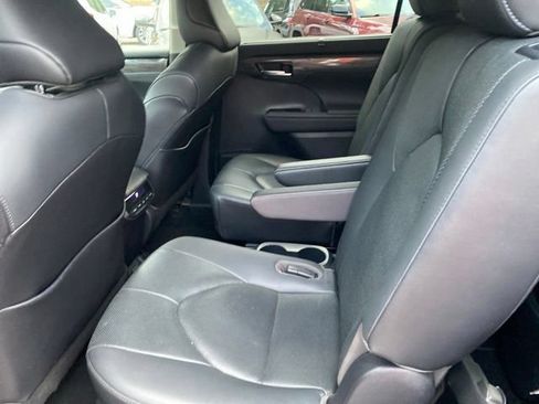 Used 2020 Toyota Highlander Limited AWD/4WD image 25