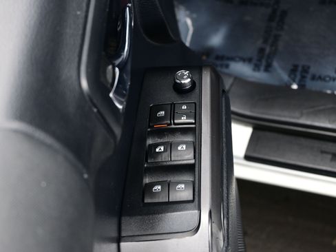 Used 2018 Toyota Tacoma TRD Sport image 10