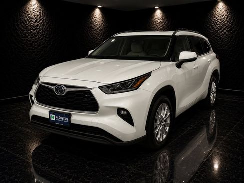 Used 2020 Toyota Highlander Limited AWD/4WD image 1