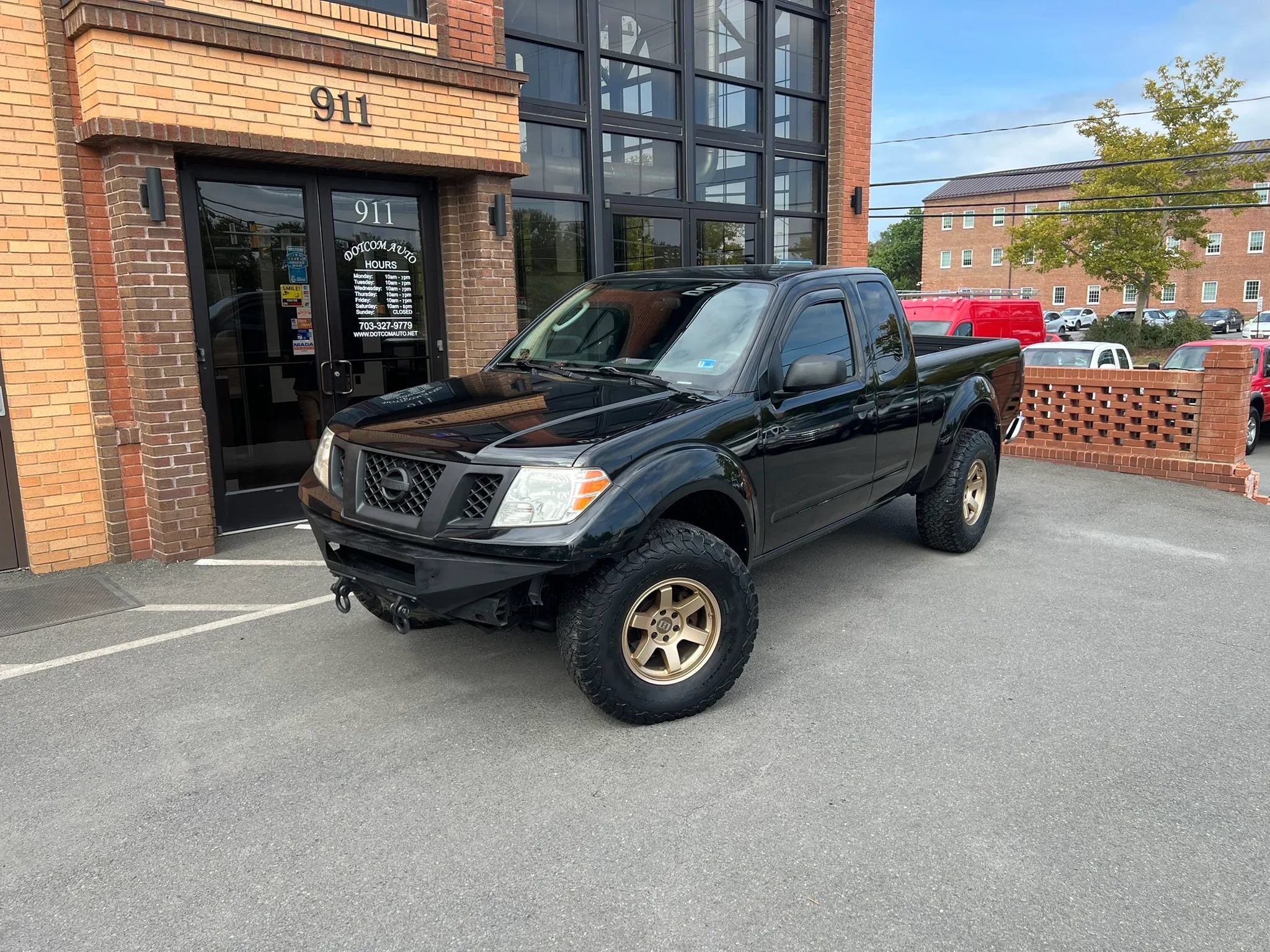 Used 2011 Nissan Frontier SV AWD/4WD image 1