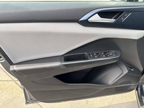 Certified 2023 Volkswagen Taos SE image 16