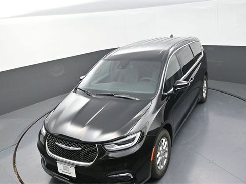 New 2026 Chrysler Pacifica Select image 11
