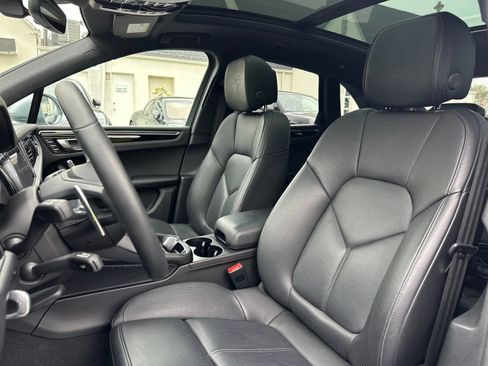 Used 2025 Porsche Macan image 5