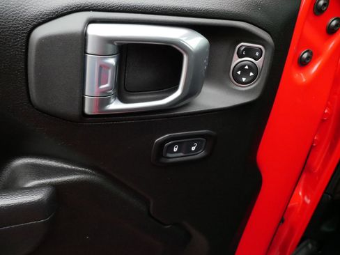 Used 2022 Jeep Wrangler Willys image 19