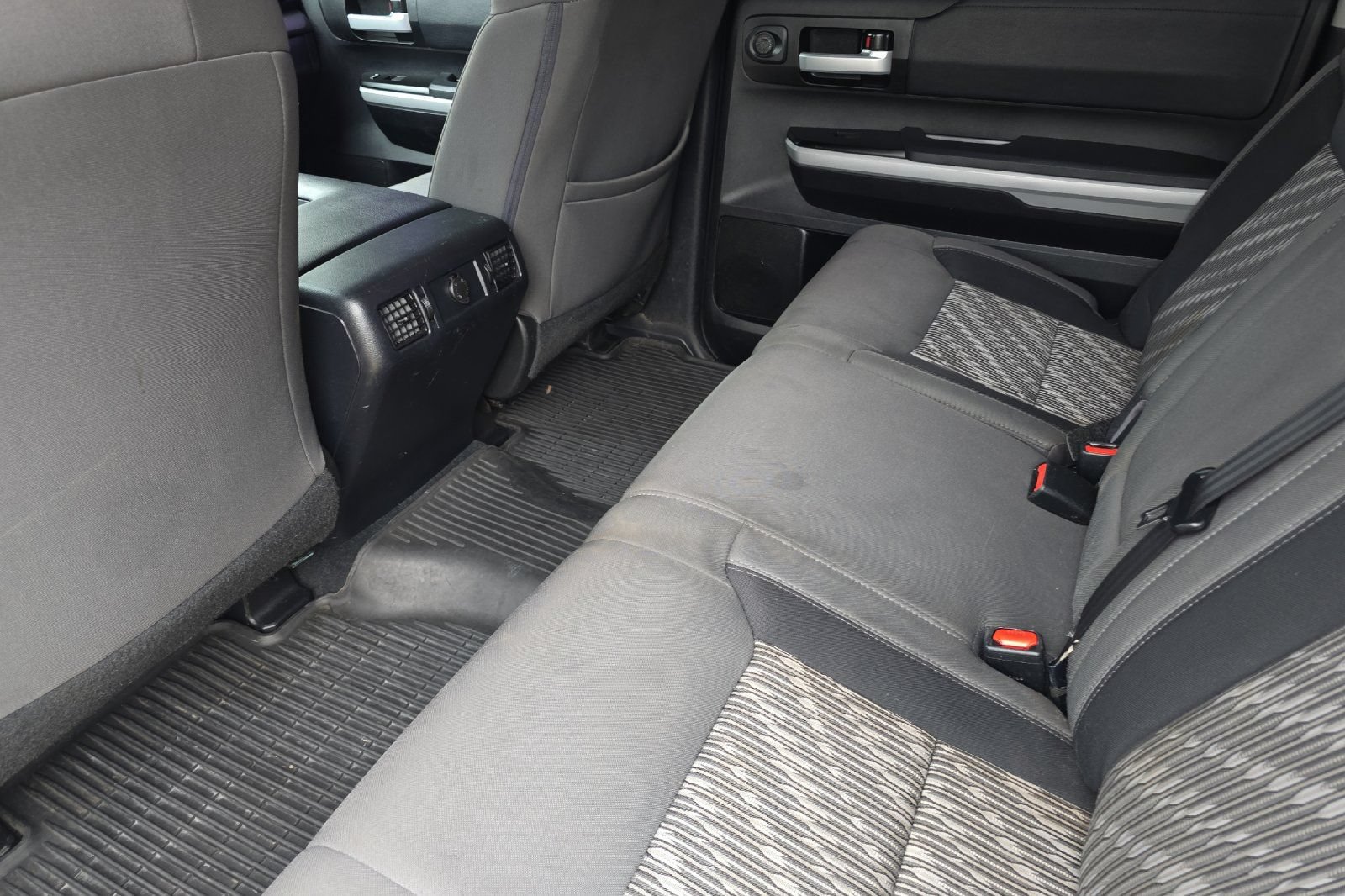 Used 2018 Toyota Tundra SR5 w/ SR5 Upgrade Package AWD/4WD image 9