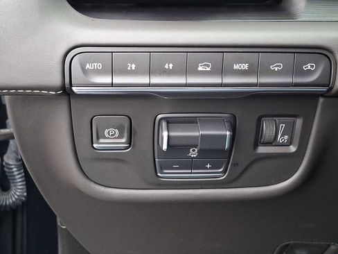 Certified 2024 Cadillac Escalade Sport Platinum w/ LPO, ONYX Package image 25