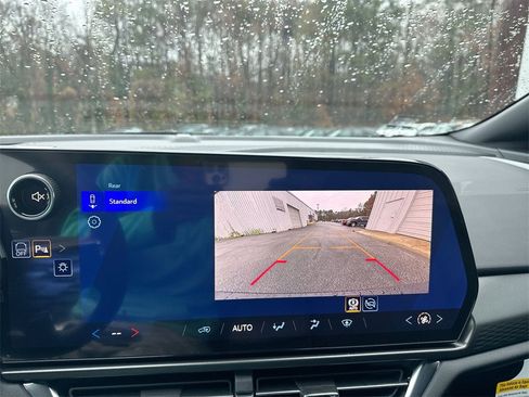 New 2026 Chevrolet Equinox EV LT image 26