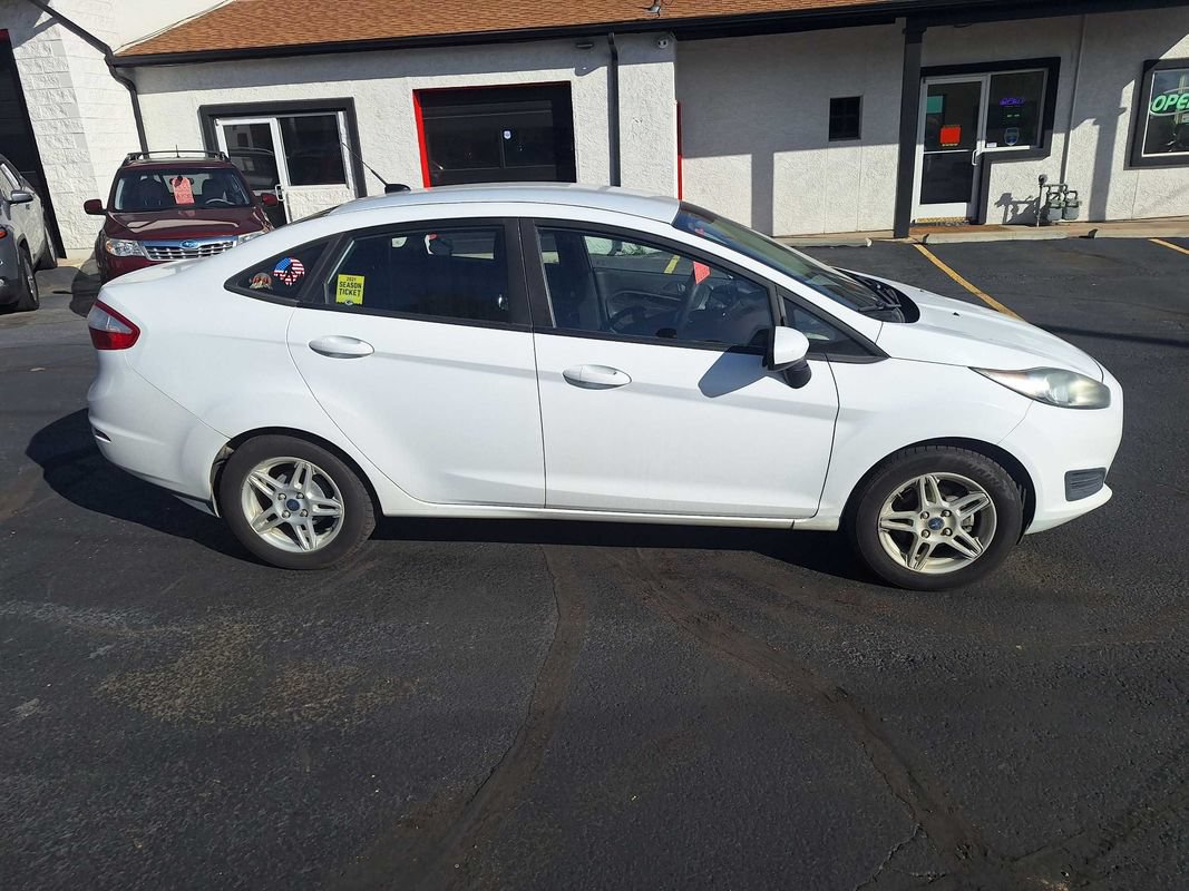 Used 2017 Ford Fiesta SE FWD image 9