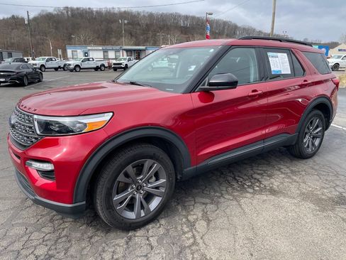 Used 2023 Ford Explorer XLT w/ Equipment Group 202A image 2